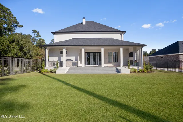 $950,000 | 699 Savannah Estates Boulevard, Biloxi, MS 39532