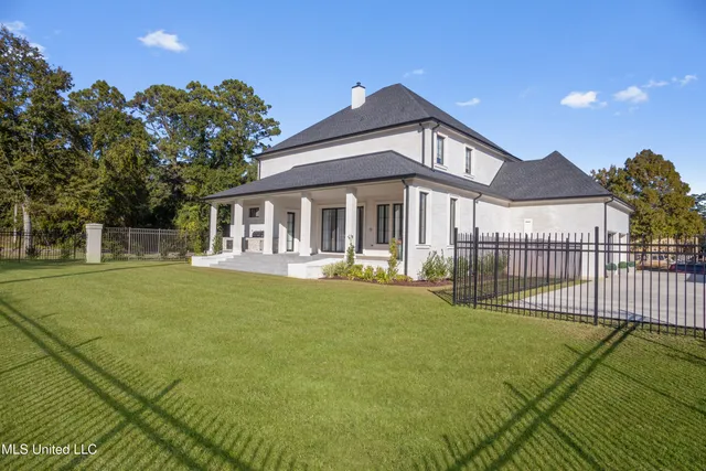 $950,000 | 699 Savannah Estates Boulevard, Biloxi, MS 39532