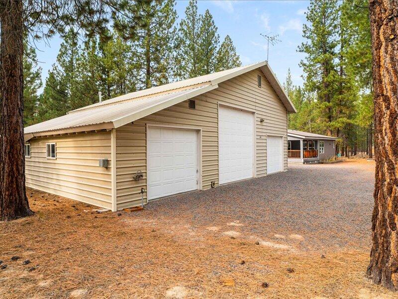 152382 Wagon Trail Road La Pine, OR 97739 - Photo 29 of 35 22-Shop