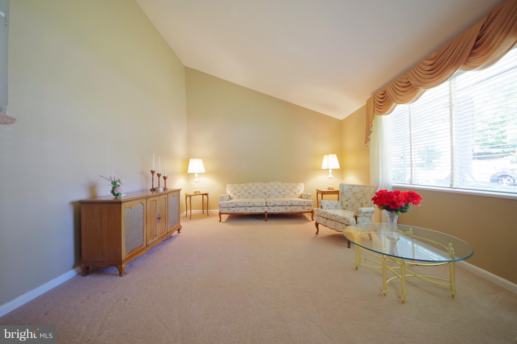 12900 Neola Road Silver Spring, MD 20906 - Photo 10 of 30 Living Room