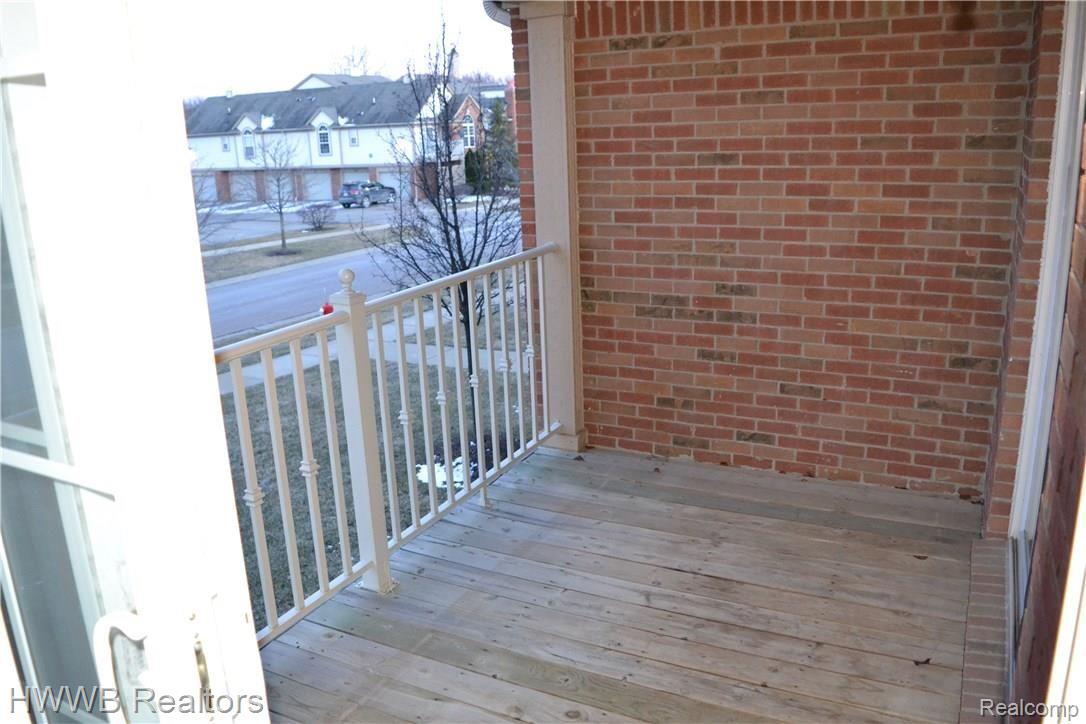 5304 Brookemonte Circle Rochester, MI 48306 - Photo 13 of 26 Deck off Family Room
