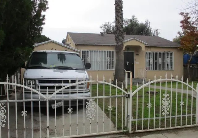 a view of a house with backyard and deck