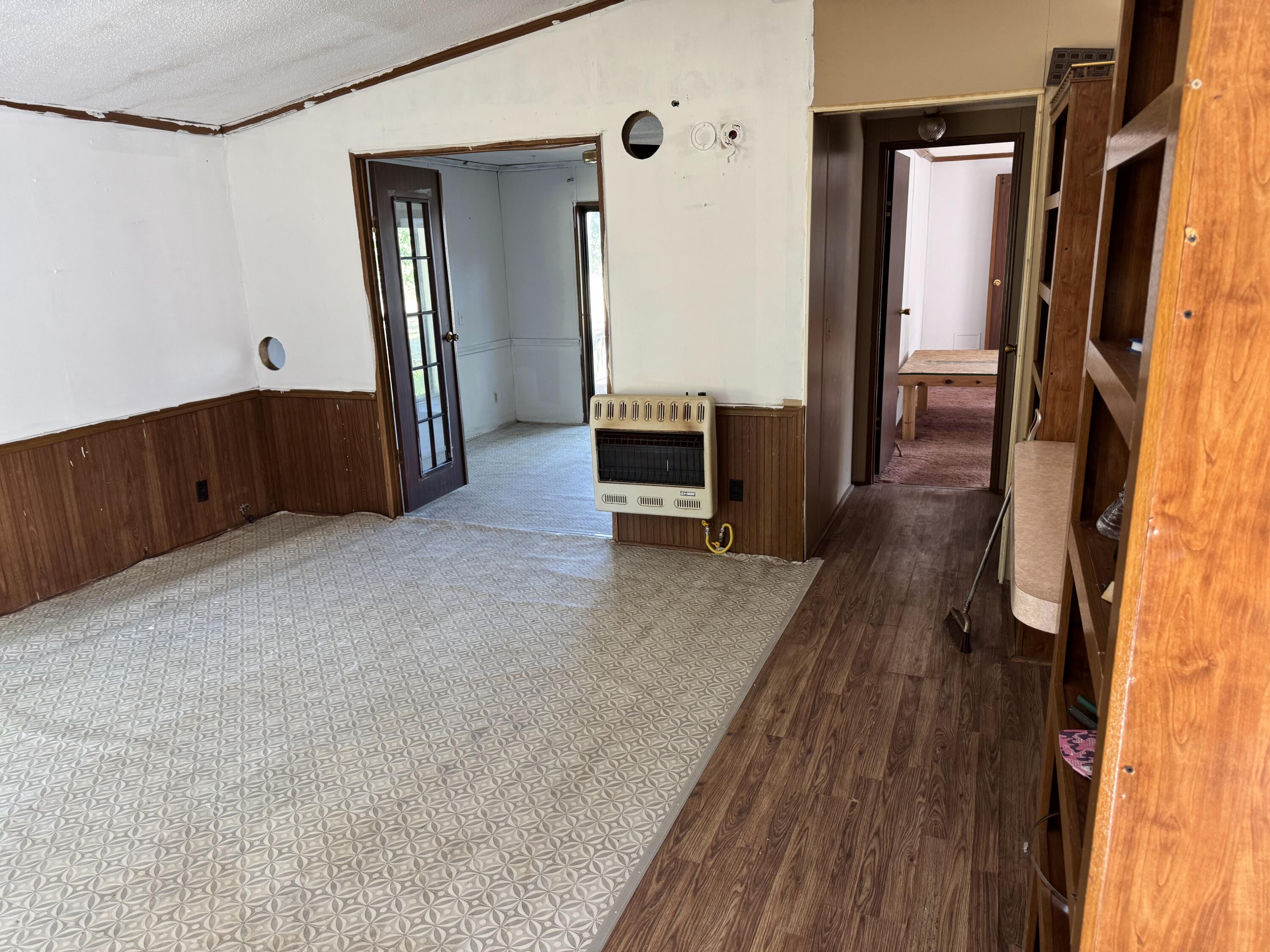9381 Jones Road Howard City, MI 49329 - Photo 7 of 31 Livingroom