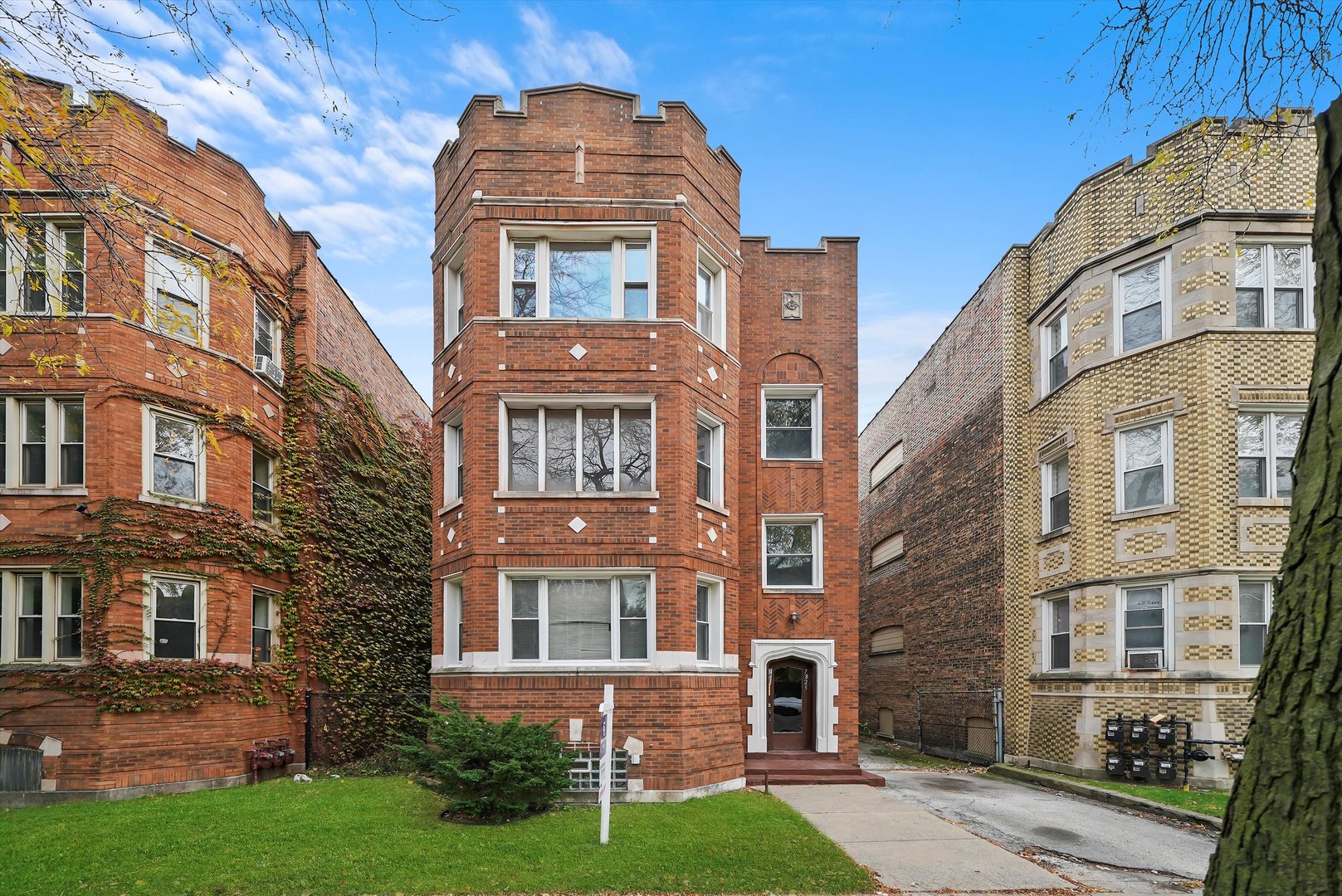 7825 South Phillips Avenue Chicago, IL 60649 - Photo 1 of 55 front view of a building
