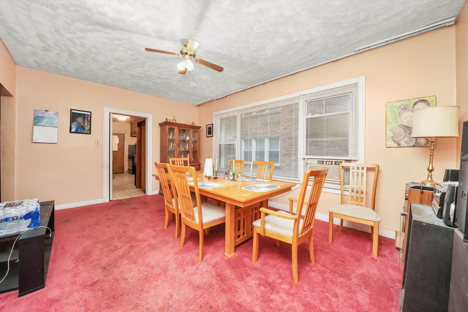7825 South Phillips Avenue Chicago, IL 60649 - Photo 15 of 55 a dining room with furniture and window