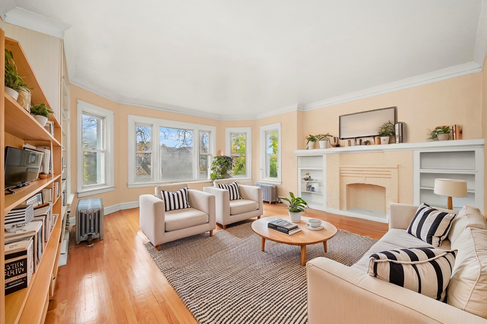 7825 South Phillips Avenue Chicago, IL 60649 - Photo 33 of 55 a living room with furniture fireplace and a large window