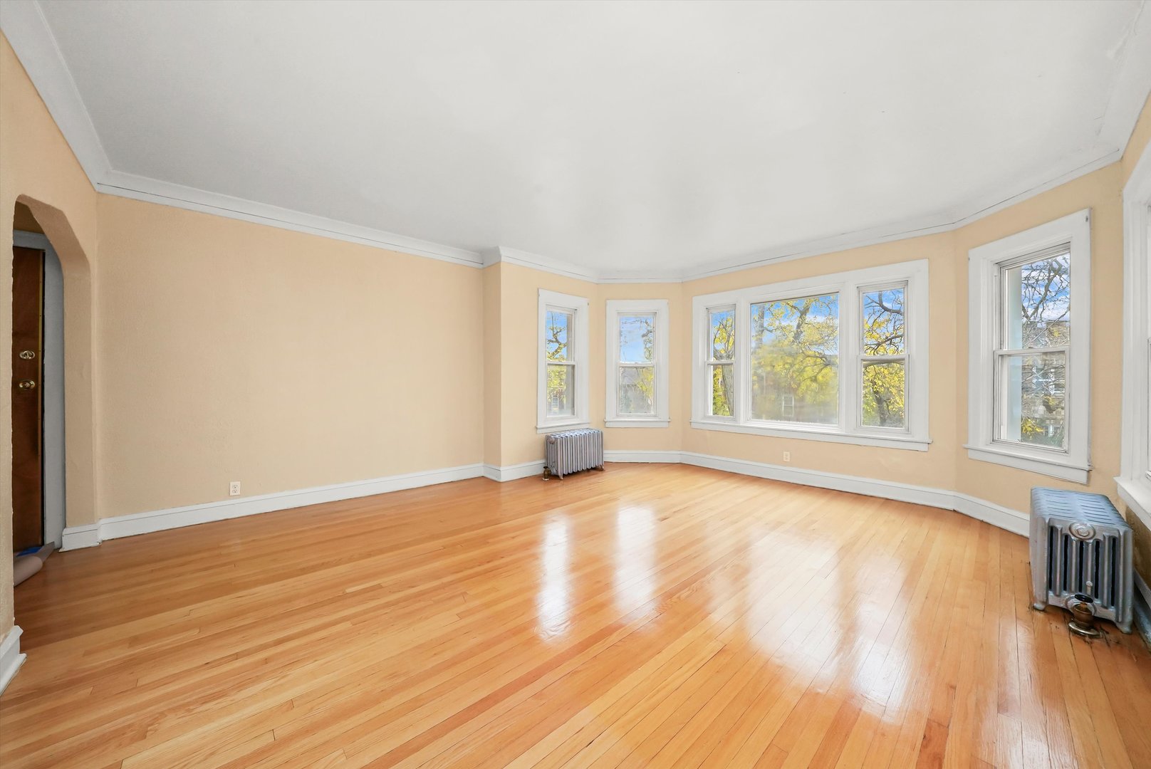7825 South Phillips Avenue Chicago, IL 60649 - Photo 35 of 55 a view of an empty room with wooden floor and a window