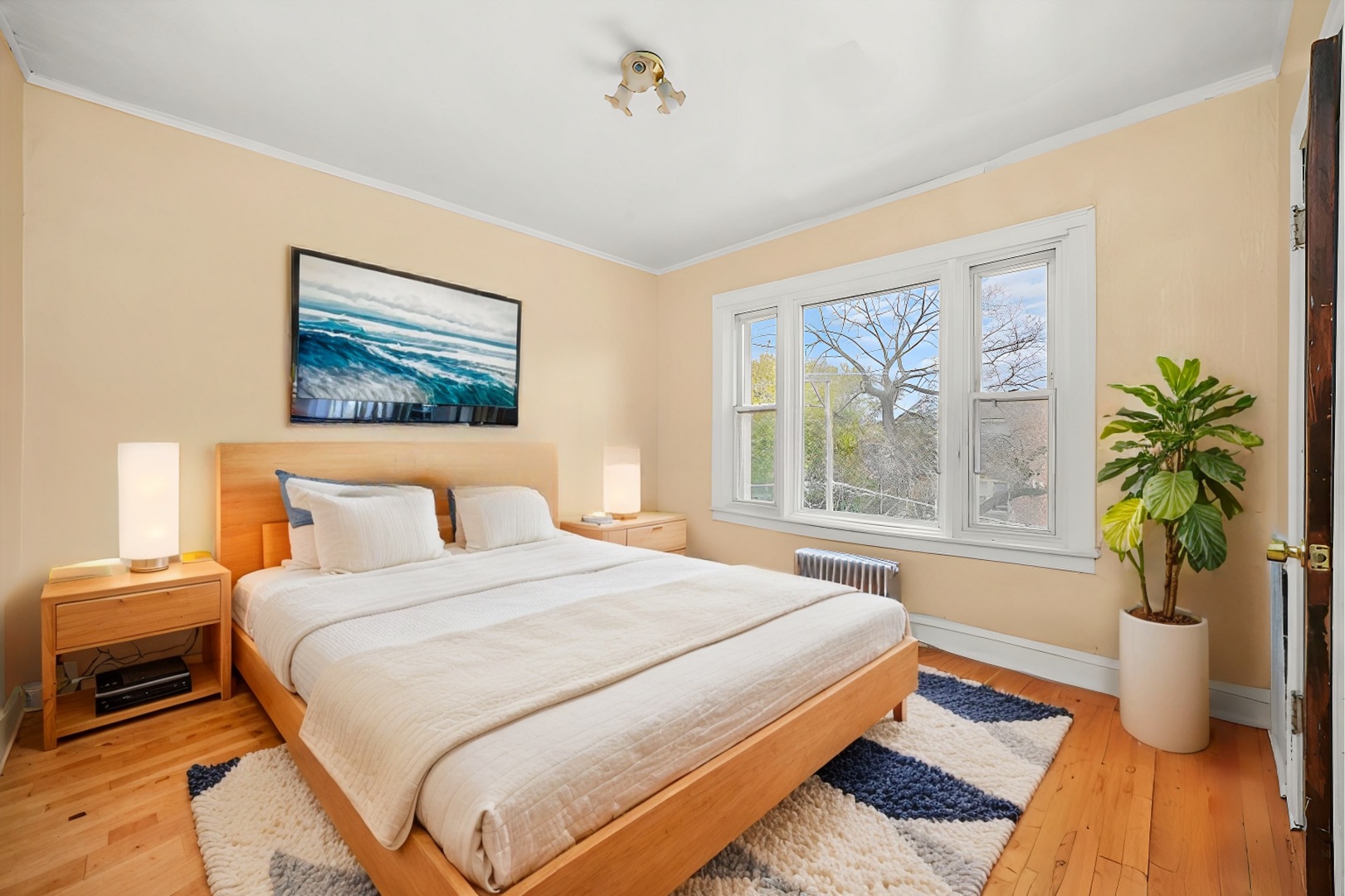 7825 South Phillips Avenue Chicago, IL 60649 - Photo 41 of 55 a bedroom with a bed and a painting on the wall