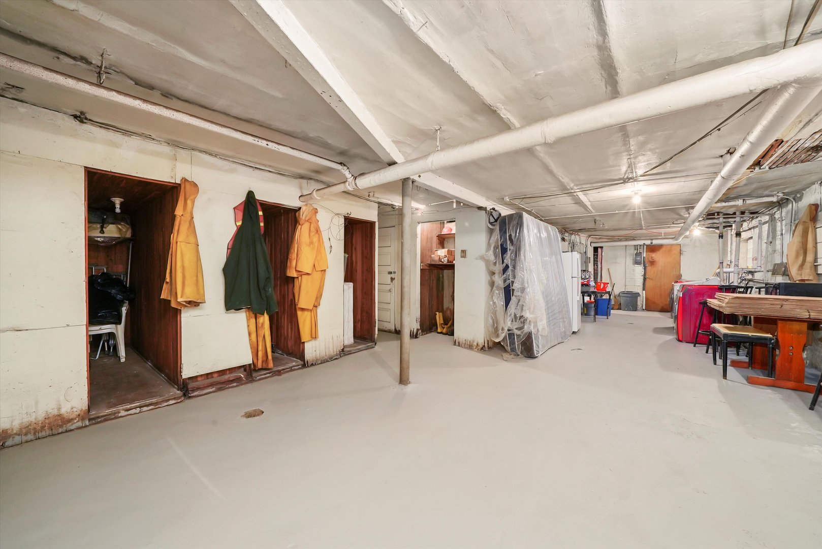 7825 South Phillips Avenue Chicago, IL 60649 - Photo 47 of 55 a view of a room with gym equipment