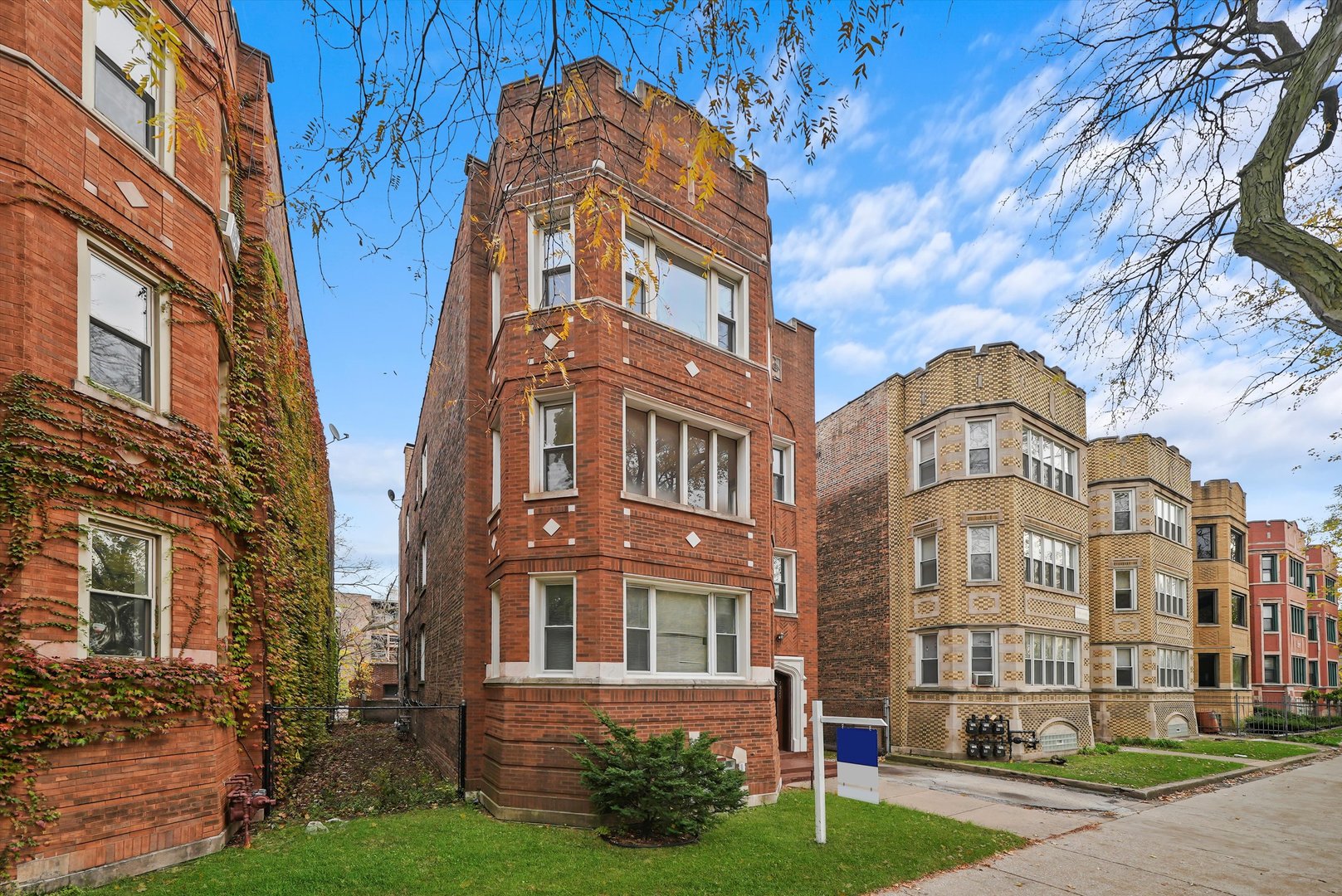 7825 South Phillips Avenue Chicago, IL 60649 - Photo 50 of 55 front view of a building