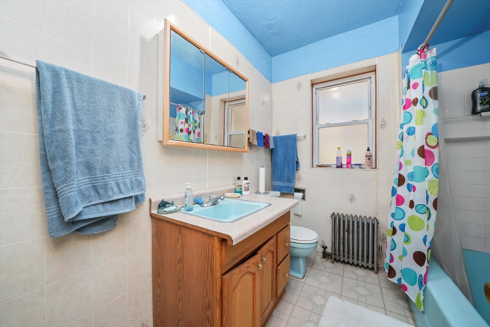 7825 South Phillips Avenue Chicago, IL 60649 - Photo 7 of 55 a storage room with washer and dryer
