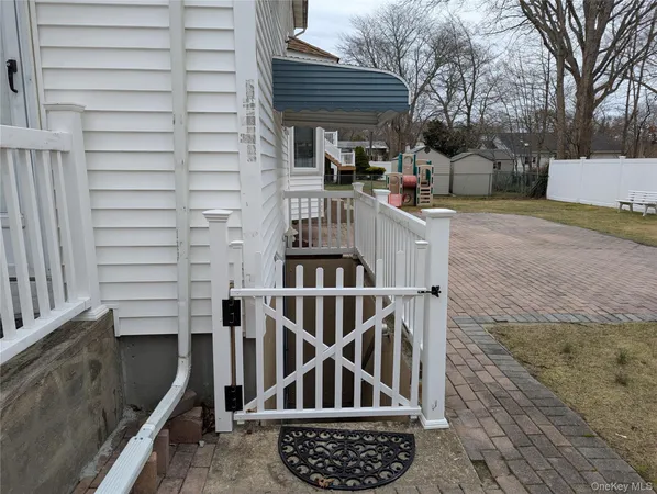 $1,750 | 38 3rd Street, Ronkonkoma, NY 11779