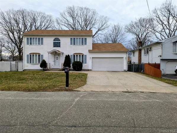 $1,750 | 38 3rd Street, Ronkonkoma, NY 11779