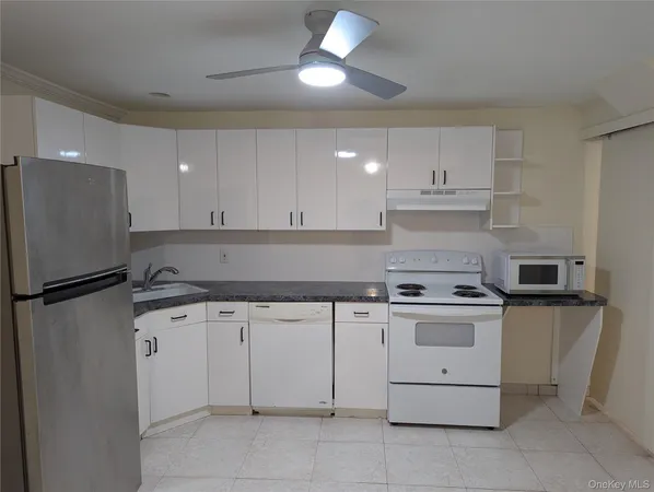 $1,750 | 38 3rd Street, Ronkonkoma, NY 11779