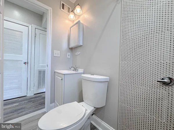 $2,299 | 4630 Hillside Road Southeast, Unit 3 & 4, Washington, DC 20019