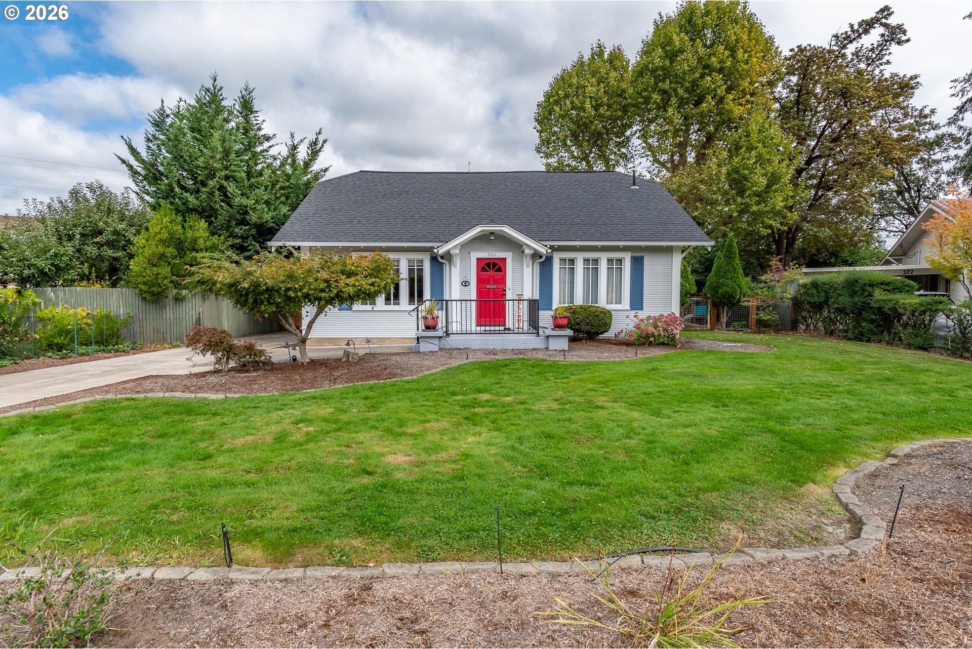 325 West Riverside Drive Roseburg, OR 97470 - Photo 1 of 48 Gallery Image 1