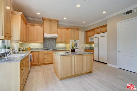 $1,799,999 | 23863 Erin Place, West Hills, CA 91304