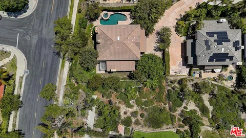 $1,799,999 | 23863 Erin Place, West Hills, CA 91304