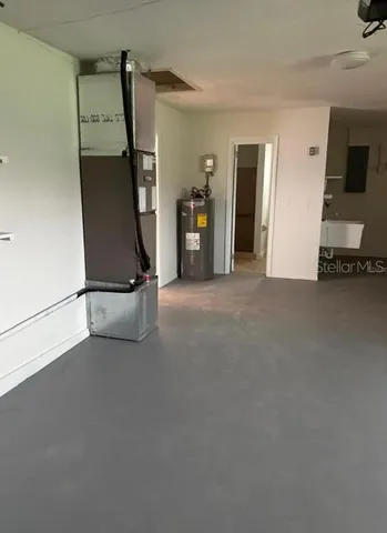 a view of a livingroom with a garage