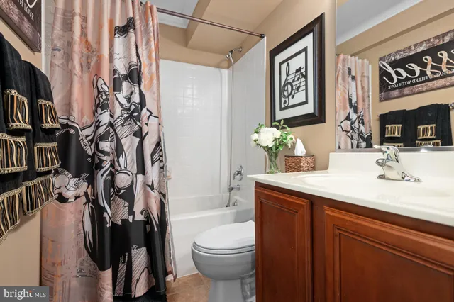 a view of a livingroom with furniture