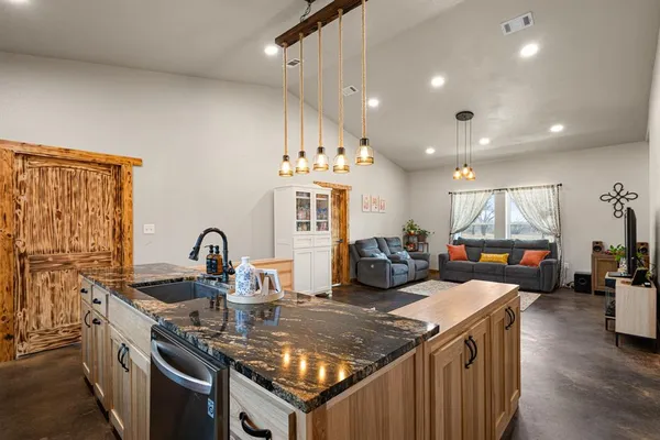 $425,000 | 1501 Huddleston Road, Sunset, TX 76270