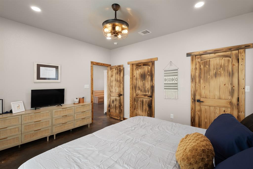 1501 Huddleston Road Sunset, TX 76270 - Photo 8 of 17