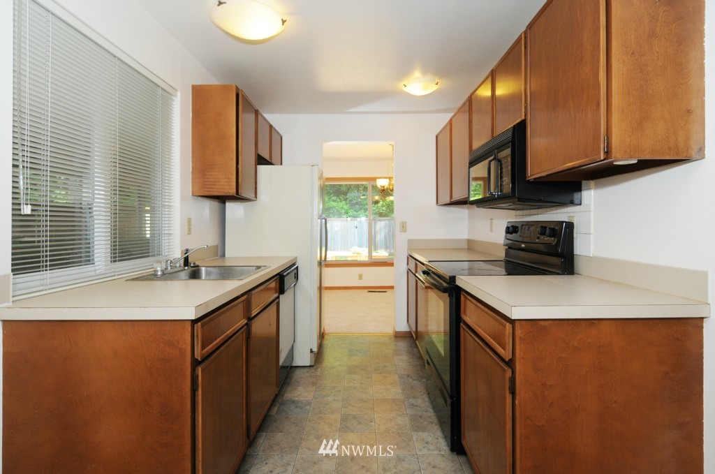 2416 Southeast 19th Street Renton, WA 98055 - Photo 12 of 25