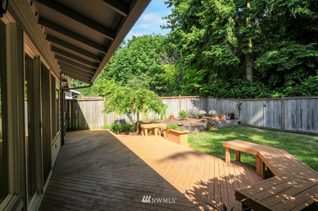 2416 Southeast 19th Street Renton, WA 98055 - Photo 4 of 25