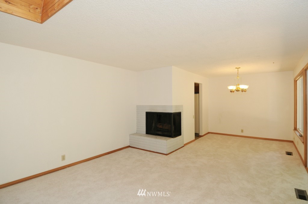 2416 Southeast 19th Street Renton, WA 98055 - Photo 8 of 25