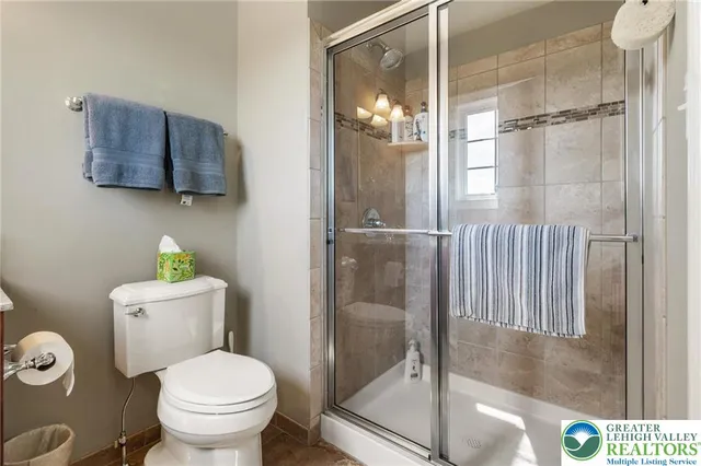 a bathroom with a toilet and a shower