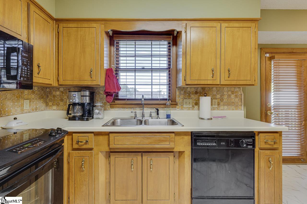 1830 John Dodd Road Wellford, SC 29385 - Photo 10 of 32