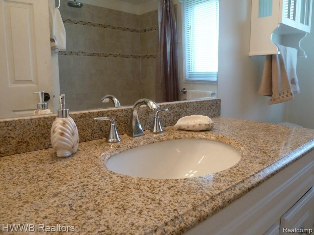 18700 Gill Road Livonia, MI 48152 - Photo 25 of 40 Full Bath