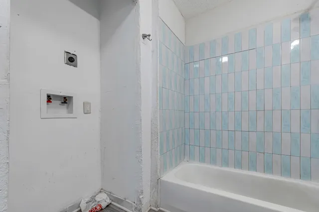 $318,400 | 317-319 East B Street, La Porte, TX 77571