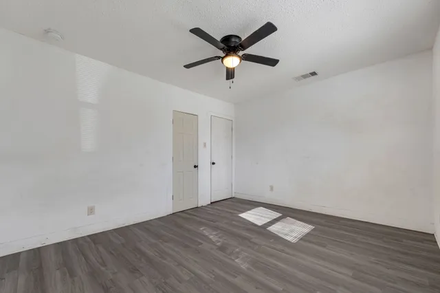 $318,400 | 317-319 East B Street, La Porte, TX 77571