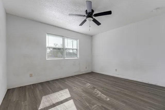 $318,400 | 317-319 East B Street, La Porte, TX 77571