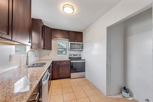 $318,400 | 317-319 East B Street, La Porte, TX 77571