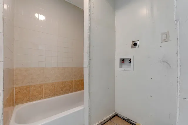 $318,400 | 317-319 East B Street, La Porte, TX 77571