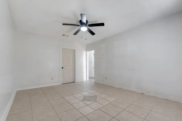 $318,400 | 317-319 East B Street, La Porte, TX 77571