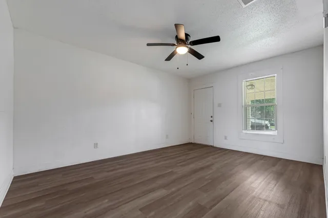 $318,400 | 317-319 East B Street, La Porte, TX 77571