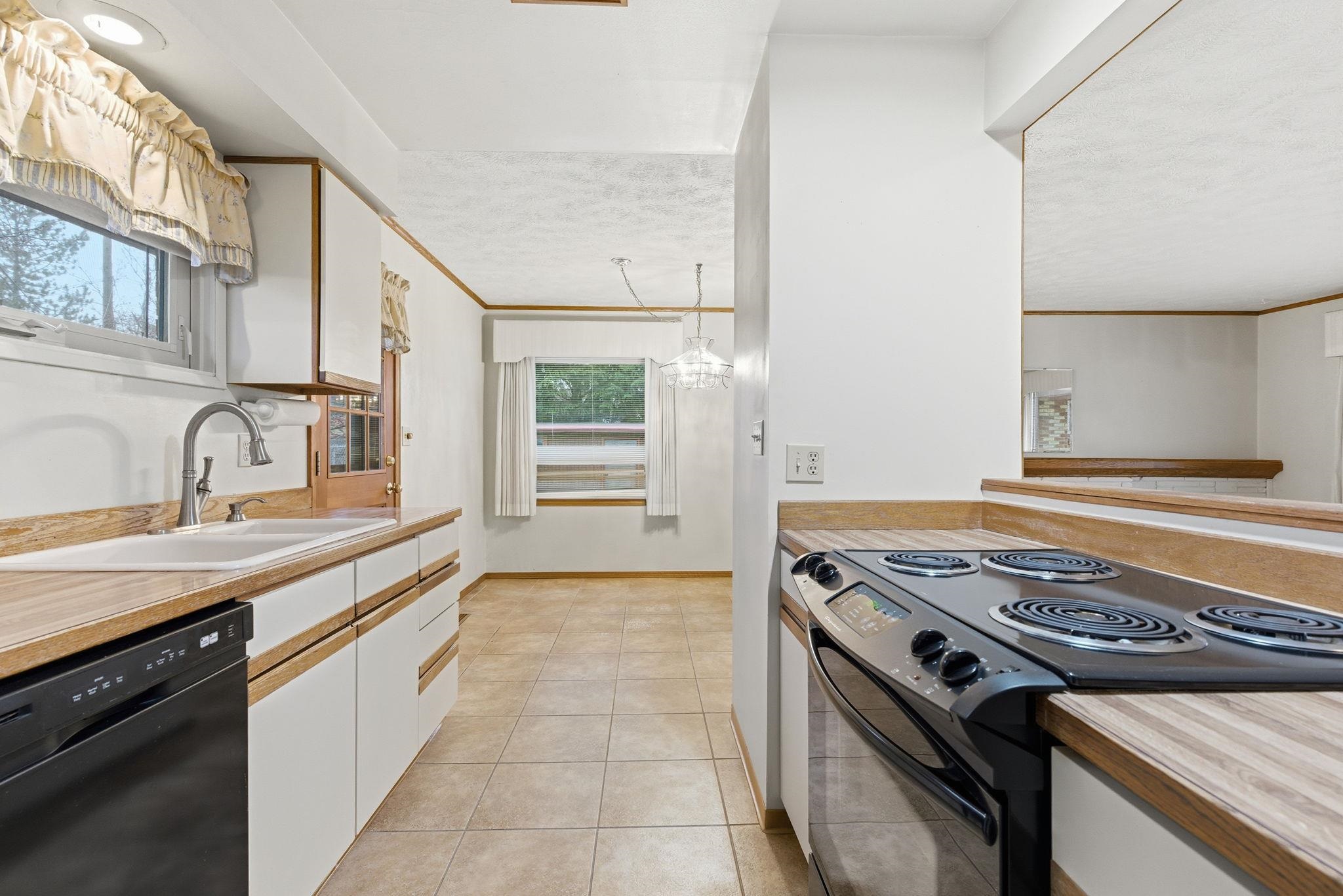 1918 West Kiernan Avenue Spokane, WA 99205 - Photo 12 of 39