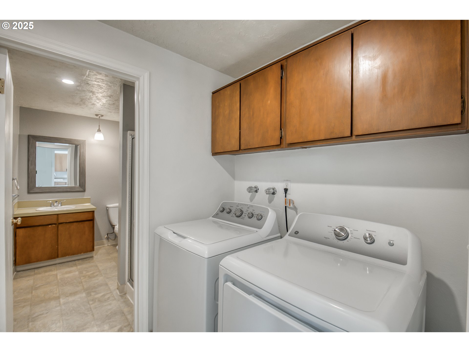 610 Northeast 22nd Street Gresham, OR 97030 - Photo 16 of 25 Laundry