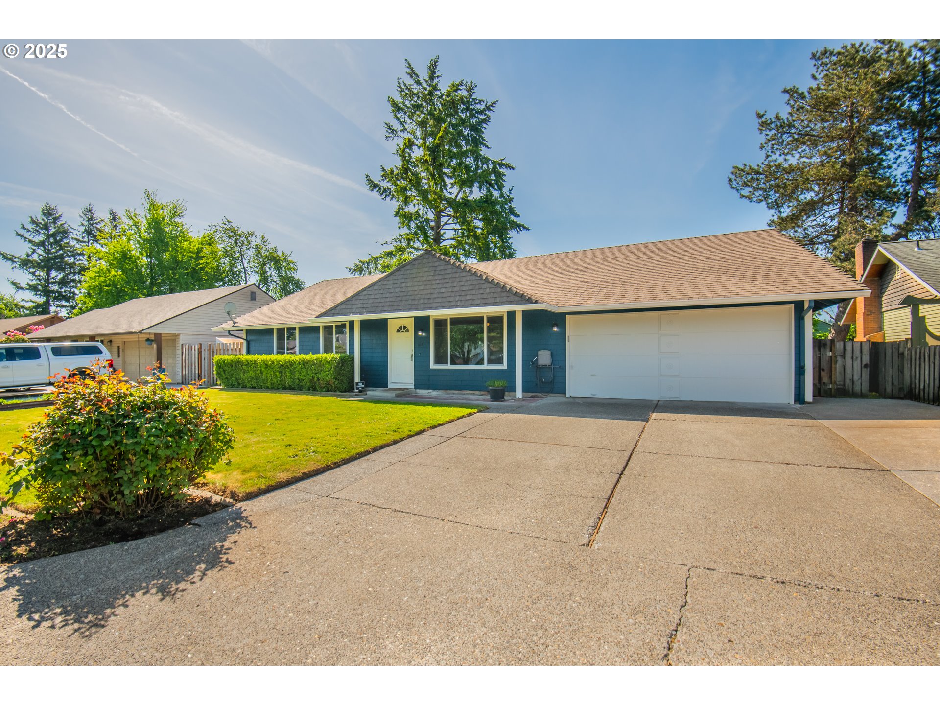 610 Northeast 22nd Street Gresham, OR 97030 - Photo 2 of 25 Driveway