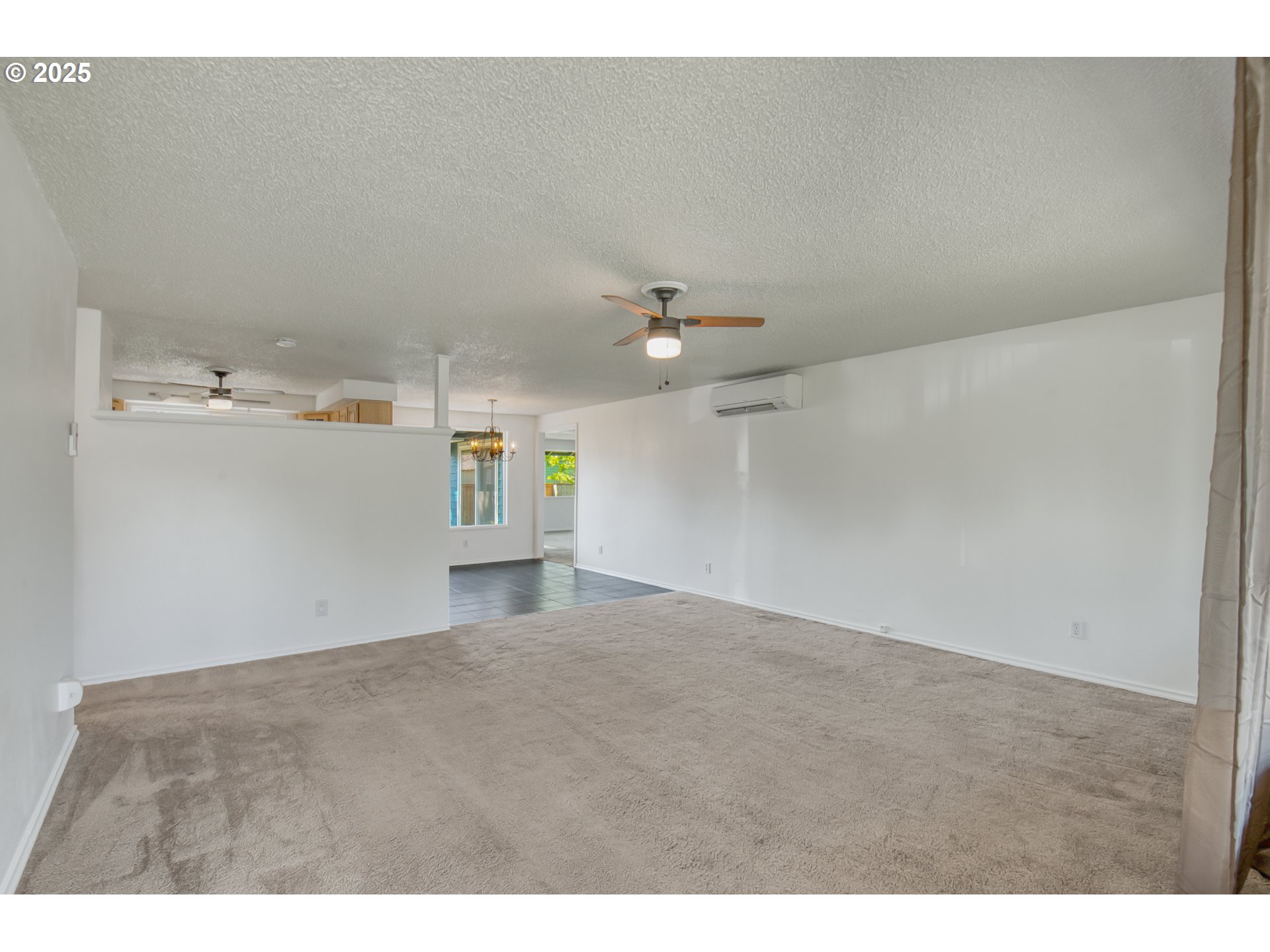 610 Northeast 22nd Street Gresham, OR 97030 - Photo 3 of 25 Entrance/Foyer