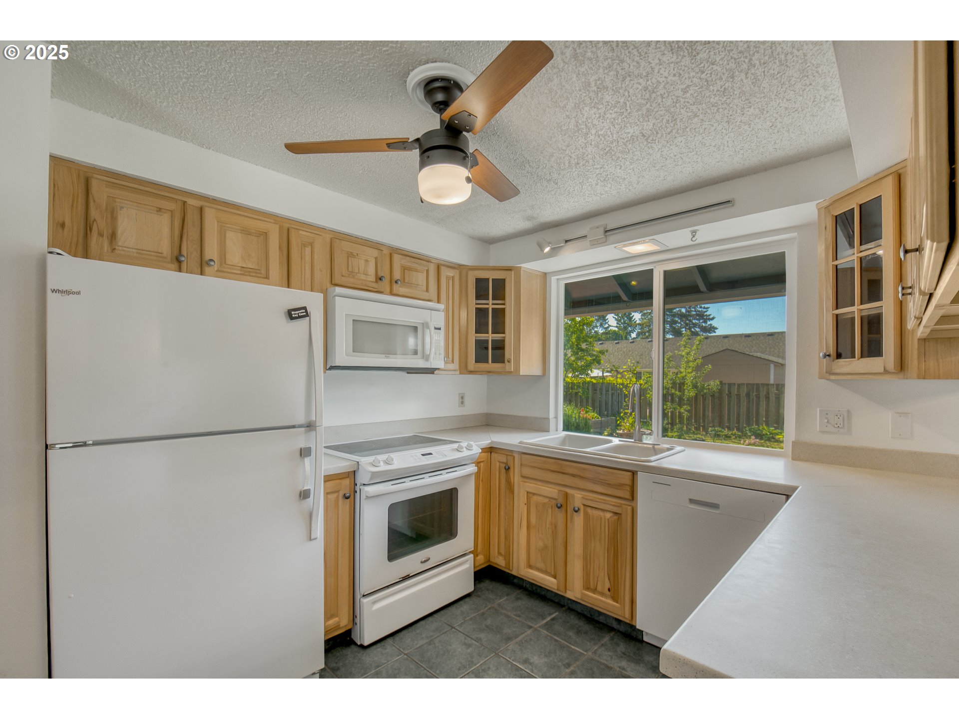 610 Northeast 22nd Street Gresham, OR 97030 - Photo 8 of 25 Kitchen