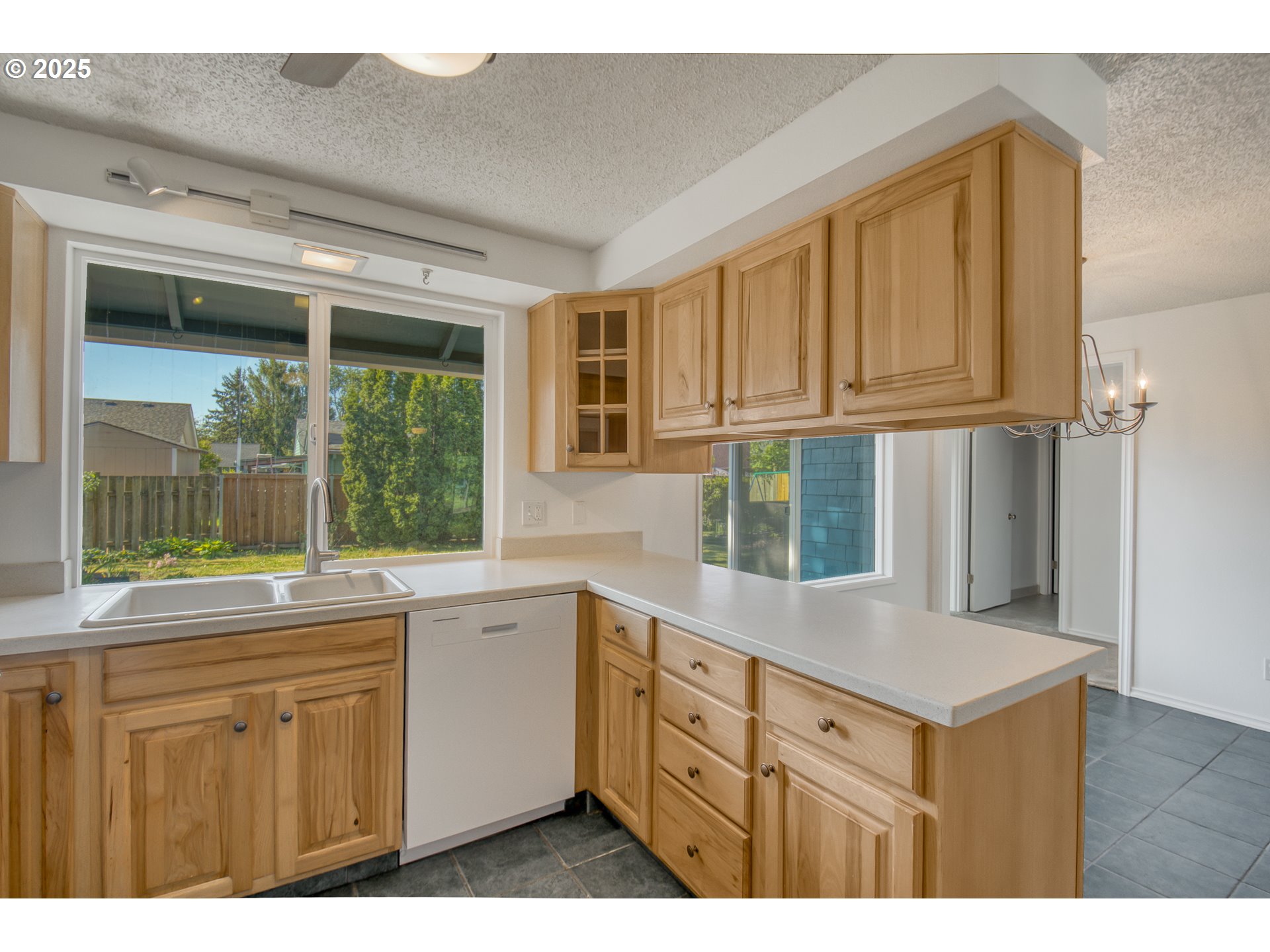 610 Northeast 22nd Street Gresham, OR 97030 - Photo 9 of 25 Kitchen