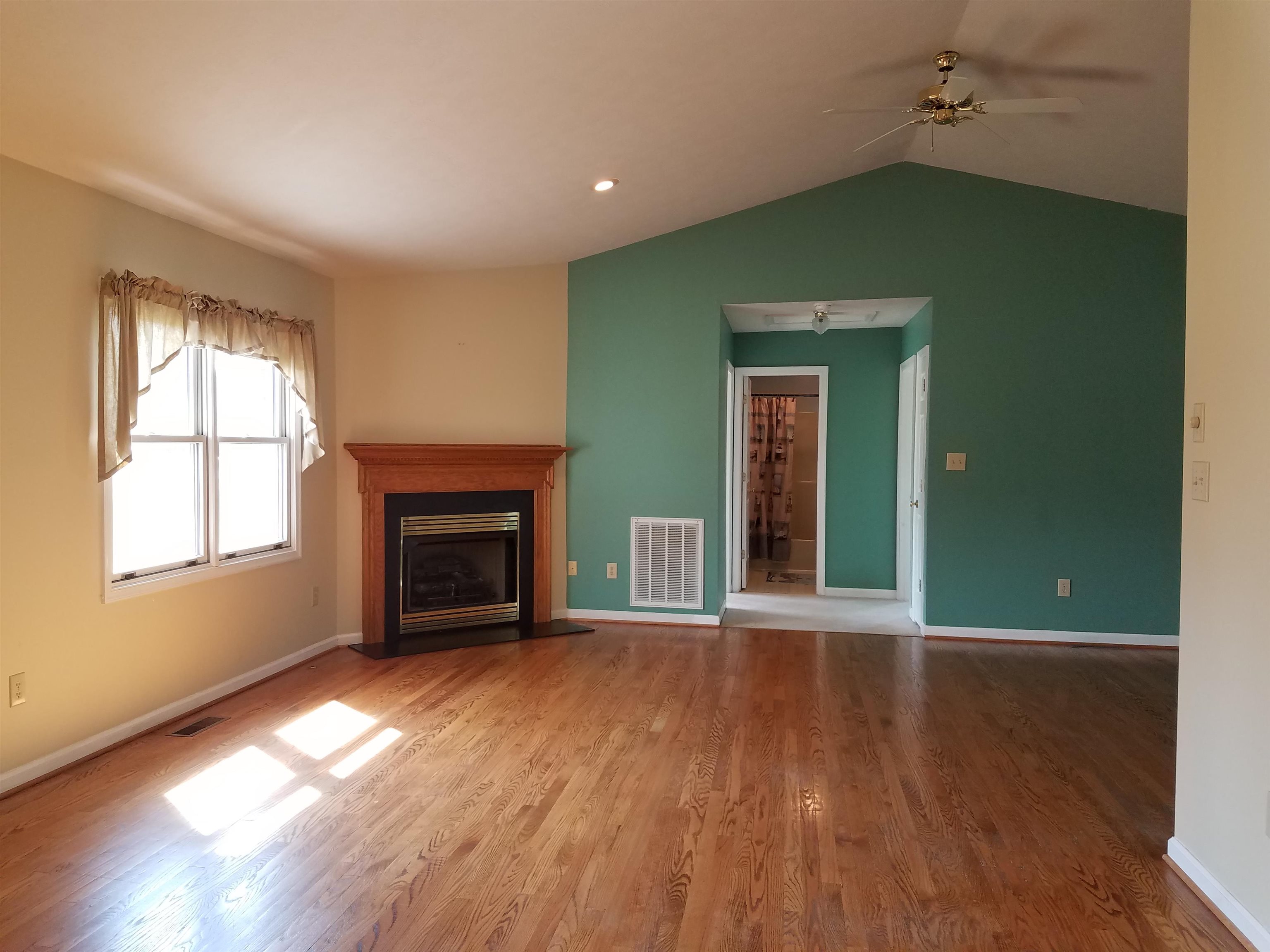790 Battlefield Road Fort Defiance, VA 24437 - Photo 12 of 35 Living Room
