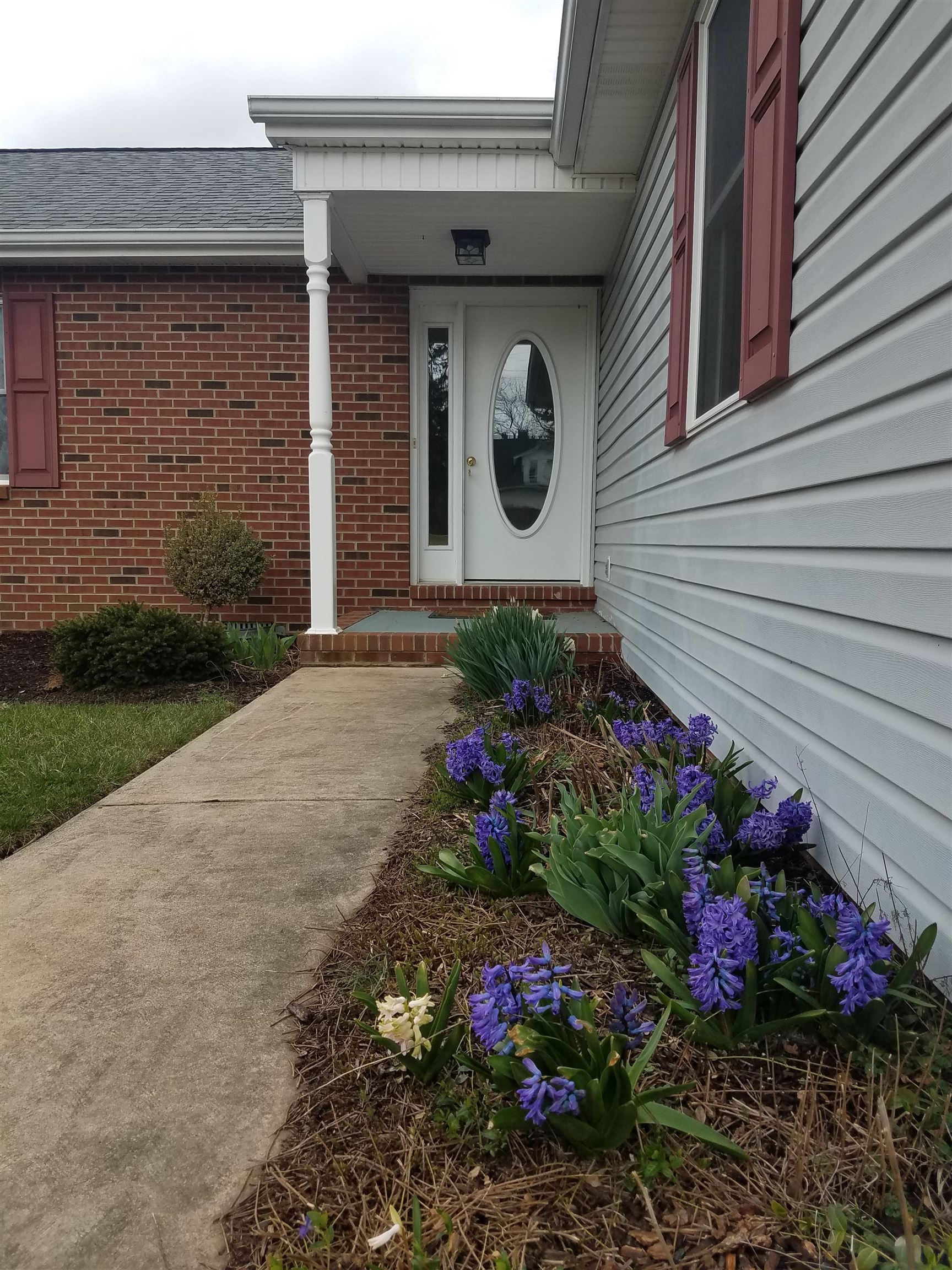 790 Battlefield Road Fort Defiance, VA 24437 - Photo 5 of 35 Flower beds