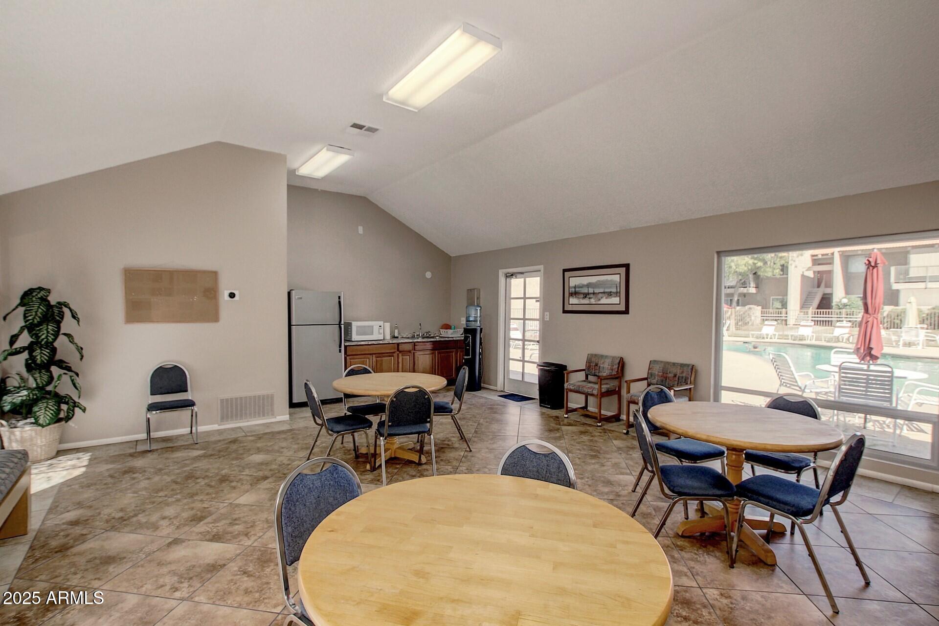 5525 East Thomas Road, Unit M12 Phoenix, AZ 85018 - Photo 39 of 42 Community Room