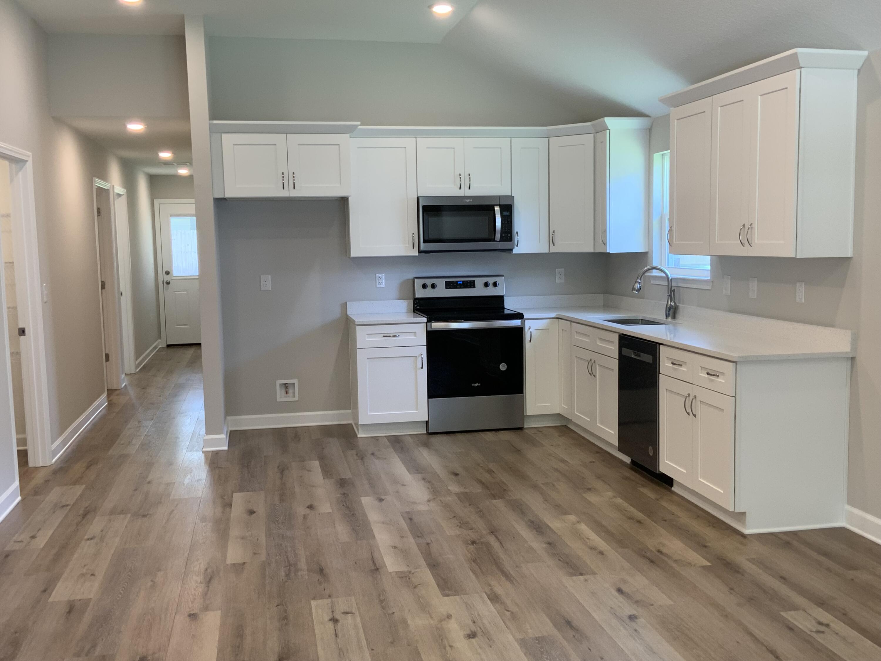 3157 Chestnut Street Crestview, FL 32539 - Photo 3 of 12 3157 Chestnut 2