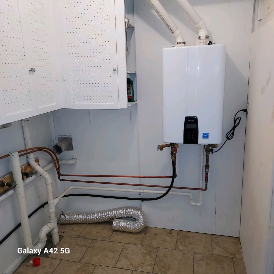 508 East North Line Road Tuscola, IL 61953 - Photo 7 of 12 a bathroom with mirror